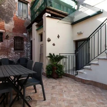 Appartement Casa Mariagrazia - Cozy Flat In With Private Patio Venetië